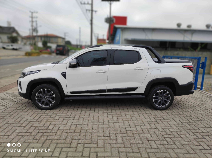 fiat strada 1.0 turbo 200 flex ultra cd cvt 4p automatico 2025