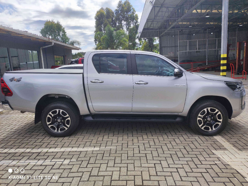 toyota hilux 2.8 d-4d turbo diesel cd srx 4x4 automatico 4p 20233