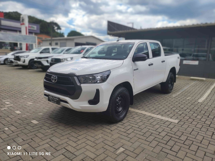 toyota hilux 2.8 d-4d turbo diesel cd power pack 4x4 automatica 4p automatico 2024
