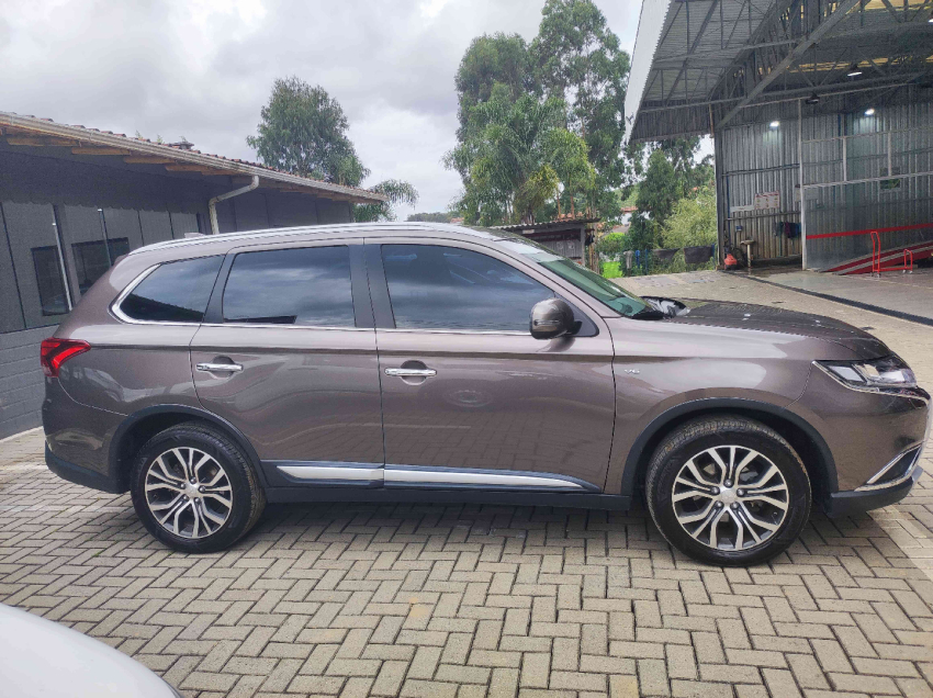 mitsubishi outlander 3.0 gt 4x4 v6 24v gasolina 4p automatico 5p 20183