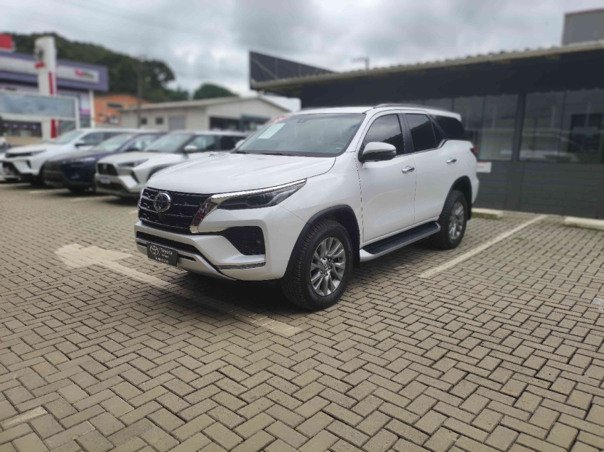 toyota hilux sw4 2.8 d-4d turbo diesel srx 4x4 automatico 5p 2024