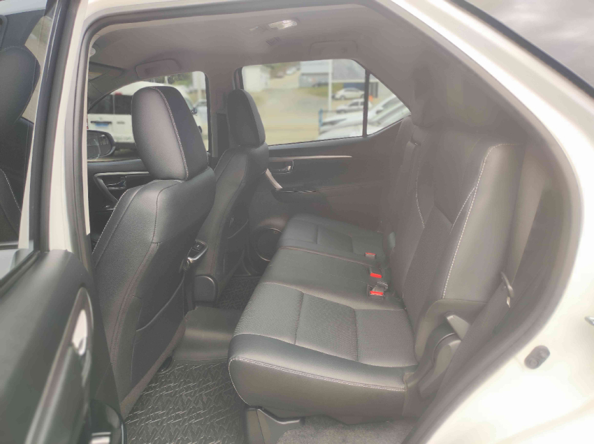 toyota hilux sw4 2.8 d-4d turbo diesel srx 4x4 automatico 5p 202410