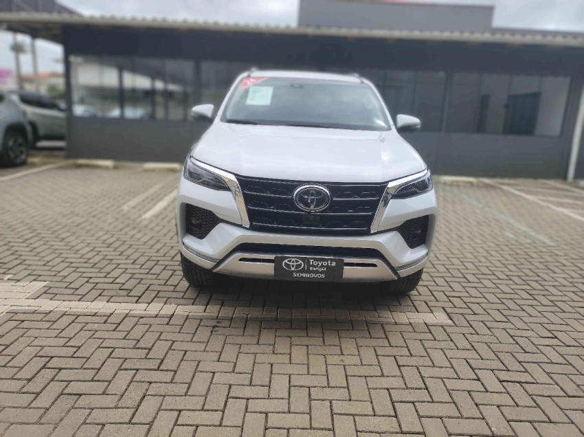 toyota hilux sw4 2.8 d-4d turbo diesel srx 4x4 automatico 5p 20241