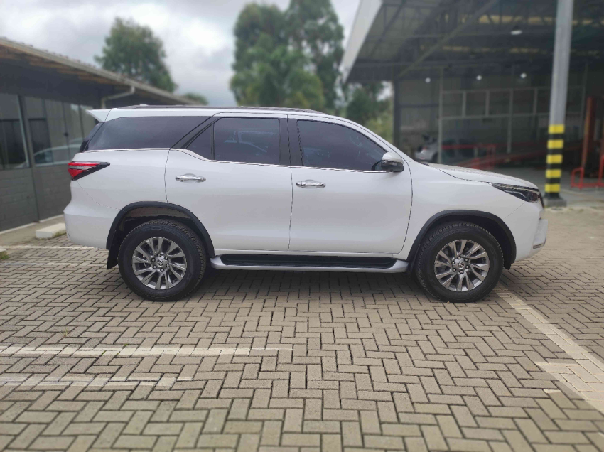 toyota hilux sw4 2.8 d-4d turbo diesel srx 4x4 automatico 5p 20243