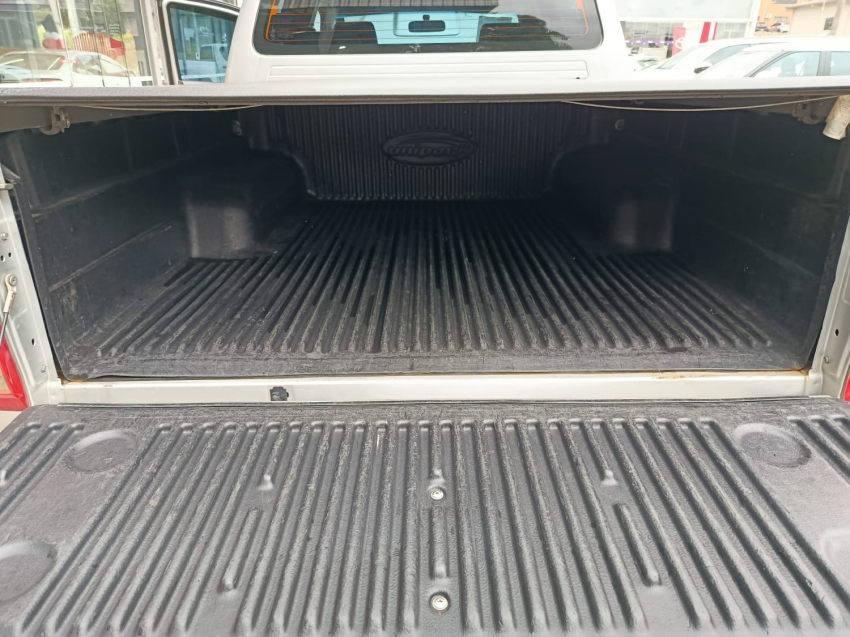 toyota hilux 3.0 std 4x4 cd 16v turbo intercooler diesel 4p manual 2.9 20137