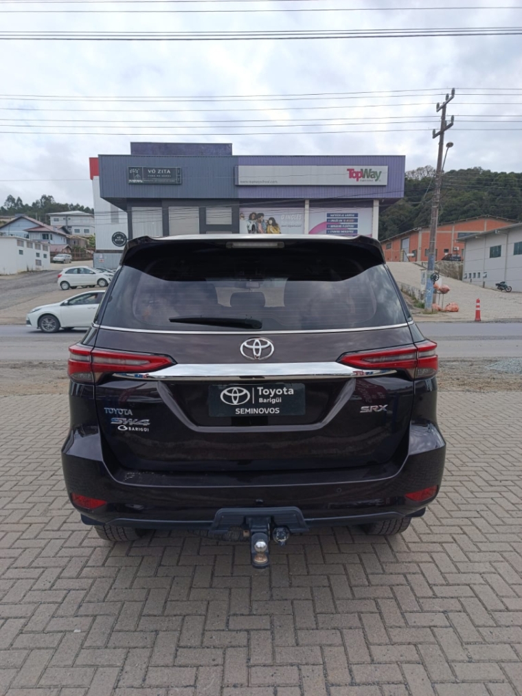 toyota hilux sw4 2.8 d-4d turbo diesel srx 7l 4x4 automatico 2.0 4p 20215