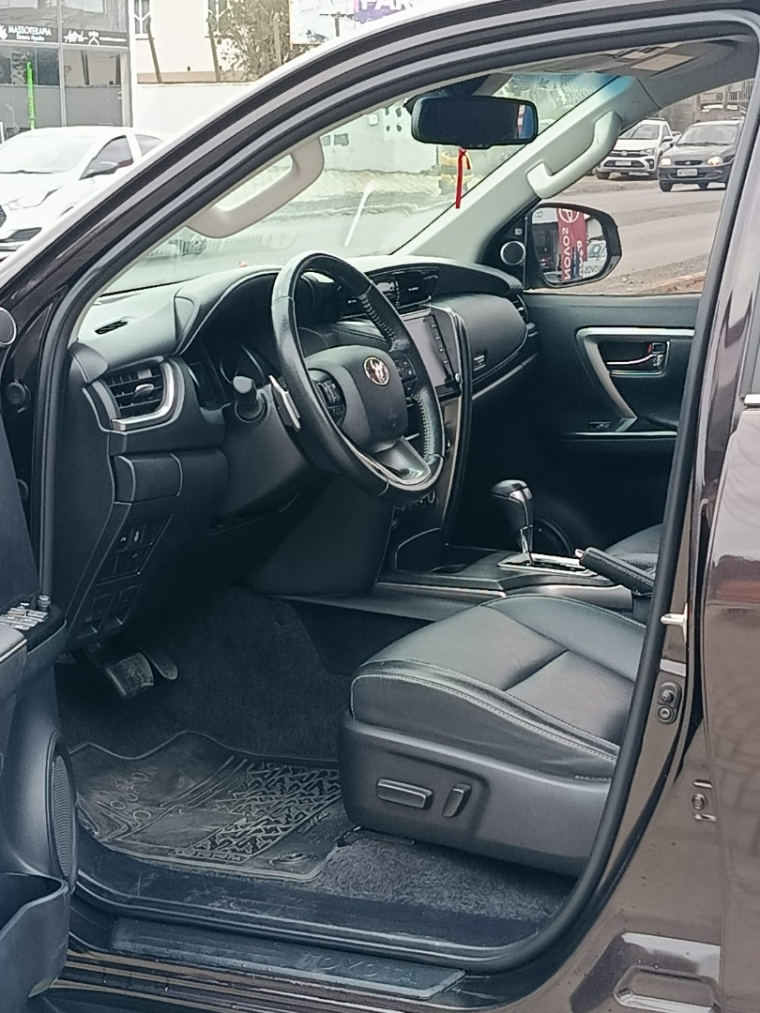 toyota hilux sw4 2.8 d-4d turbo diesel srx 7l 4x4 automatico 2.0 4p 20217