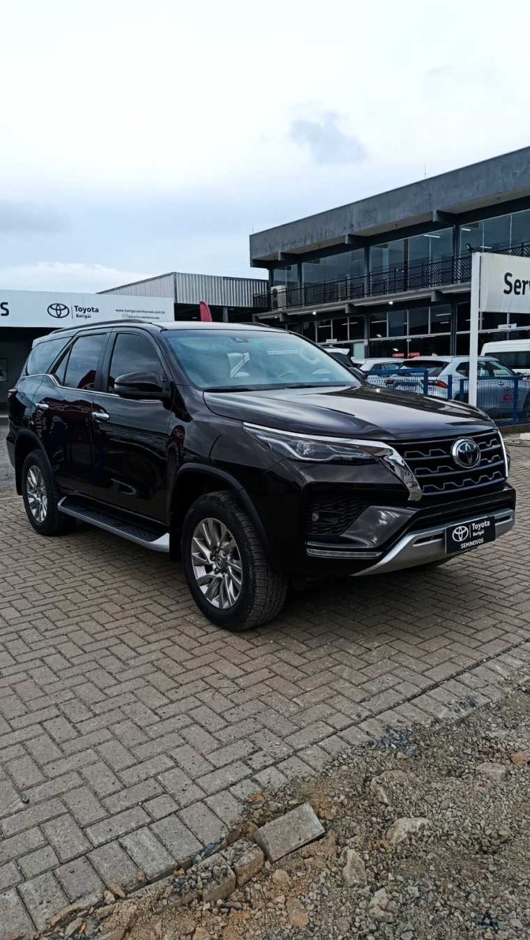 toyota hilux sw4 2.8 d-4d turbo diesel srx 7l 4x4 automatico 2.0 4p 20212
