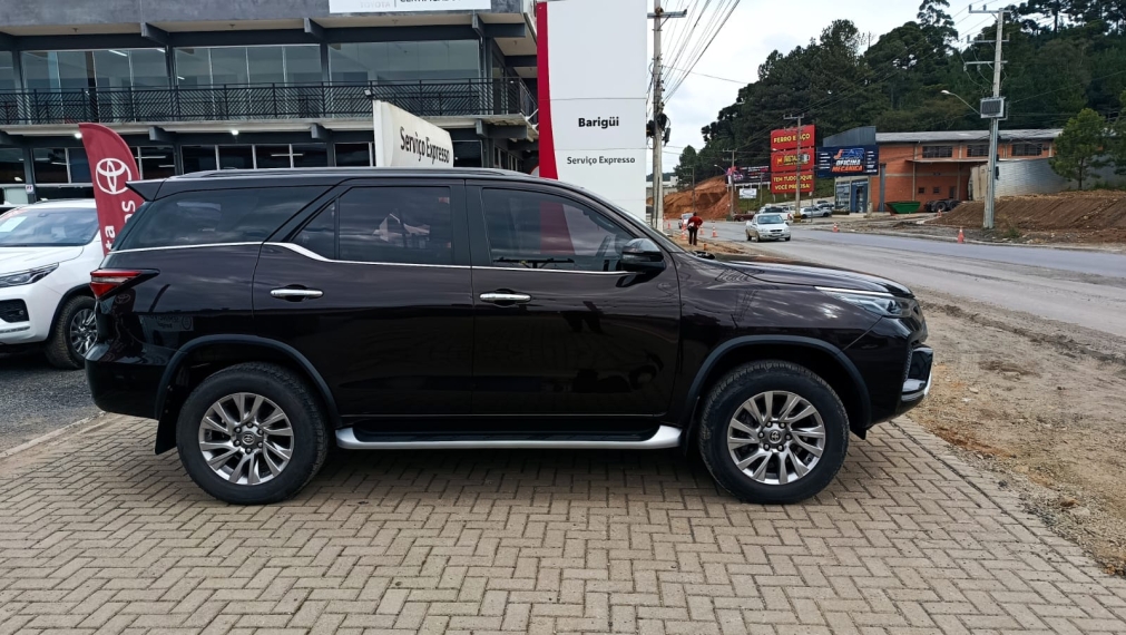 toyota hilux sw4 2.8 d-4d turbo diesel srx 7l 4x4 automatico 2.0 4p 20213