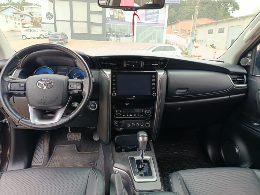 toyota hilux sw4 2.8 d-4d turbo diesel srx 7l 4x4 automatico 2.0 4p 202110