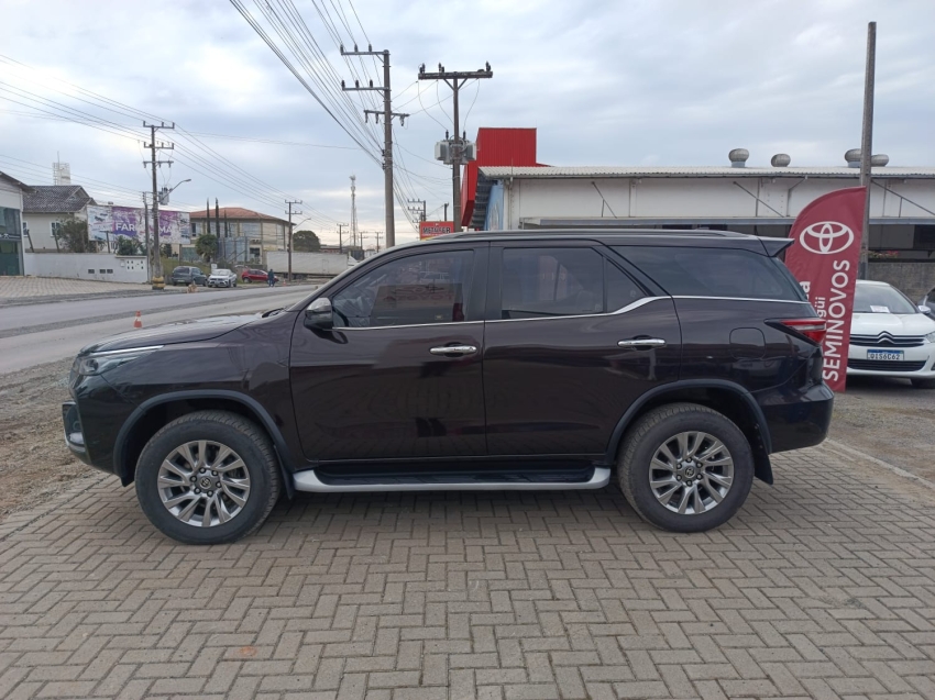 toyota hilux sw4 2.8 d-4d turbo diesel srx 7l 4x4 automatico 2.0 4p 20214