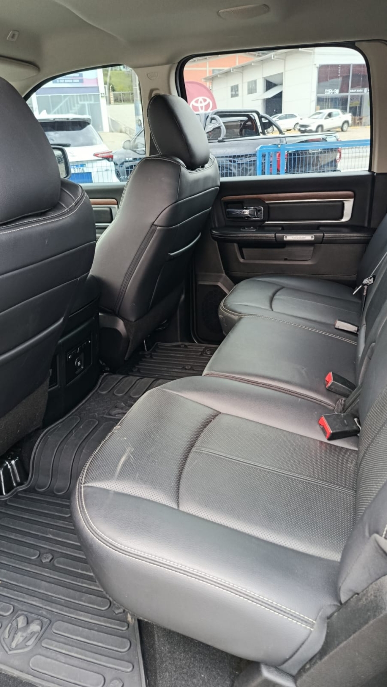 ram 1500 5.7 gasolina automatico 202314