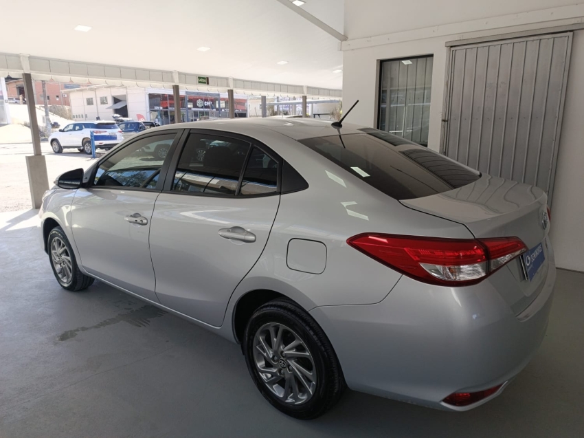 toyota yaris 1.5 16v flex sedan xs multidrive 4p automatico 20256