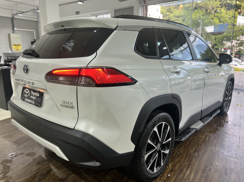 corolla cros xrx 1.8 hibrido3