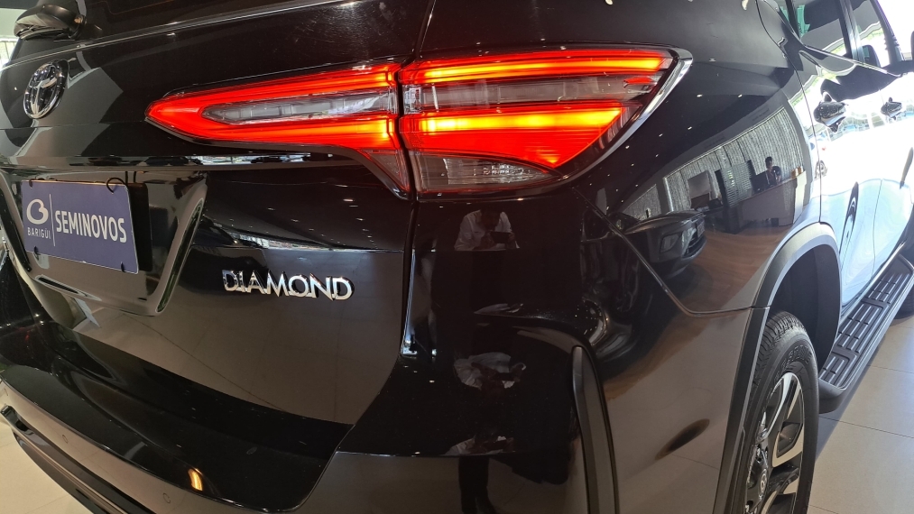 hilux sw4 2.8 d-4d turbo diesel diamond 7l
