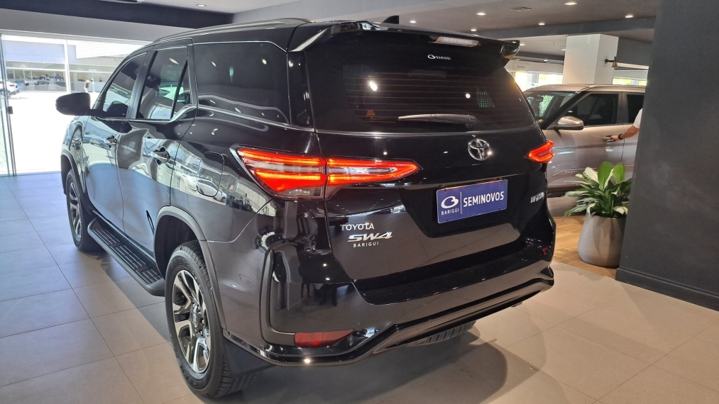 hilux sw4 2.8 d-4d turbo diesel diamond 7l