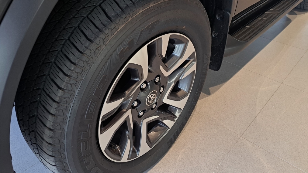 hilux sw4 2.8 d-4d turbo diesel diamond 7l