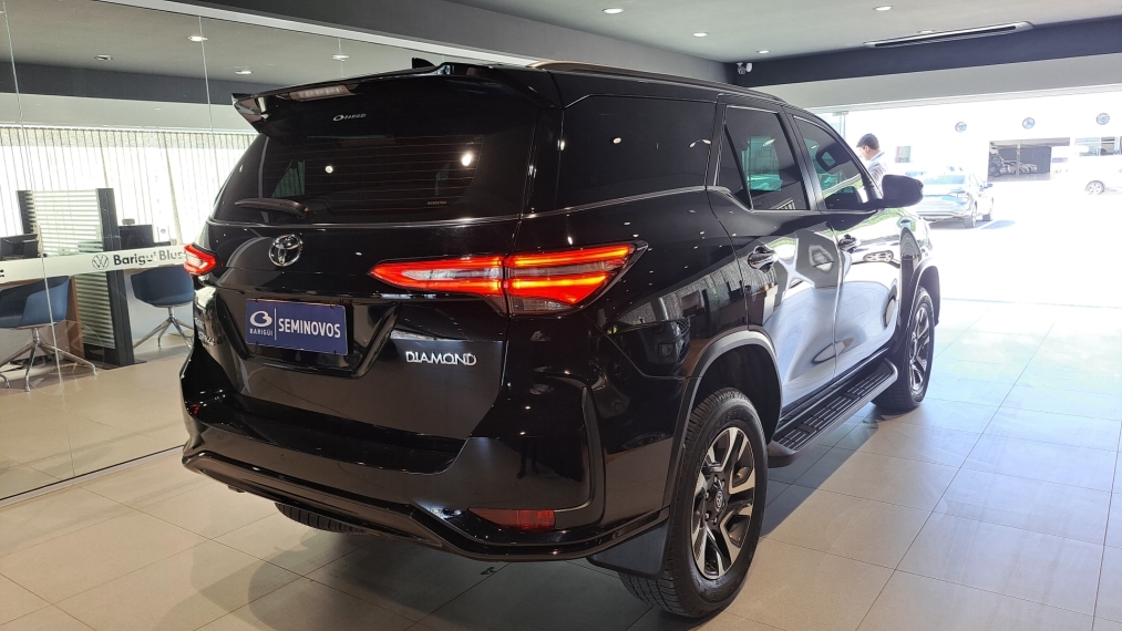 hilux sw4 2.8 d-4d turbo diesel diamond 7l