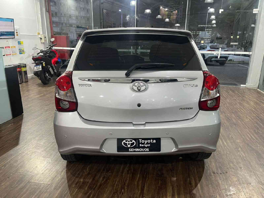etios hatch platinum automatico