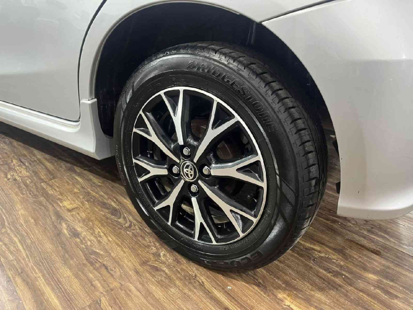 etios hatch platinum automatico