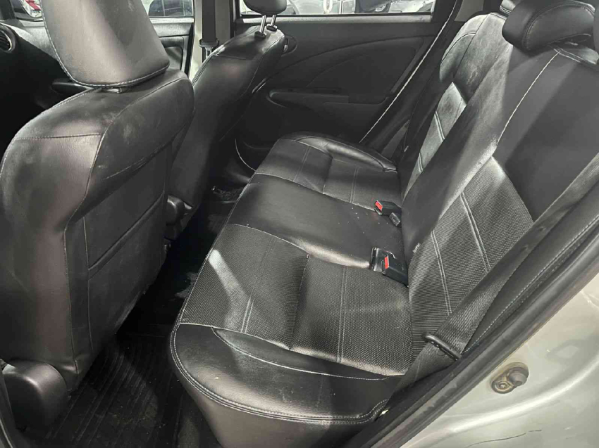 etios hatch platinum automatico