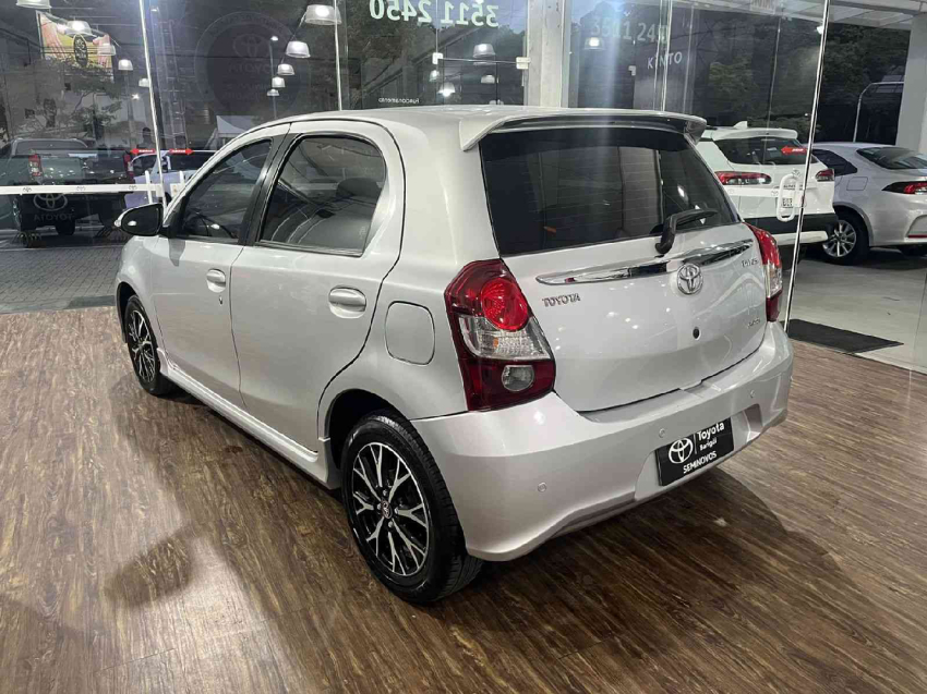 etios hatch platinum automatico