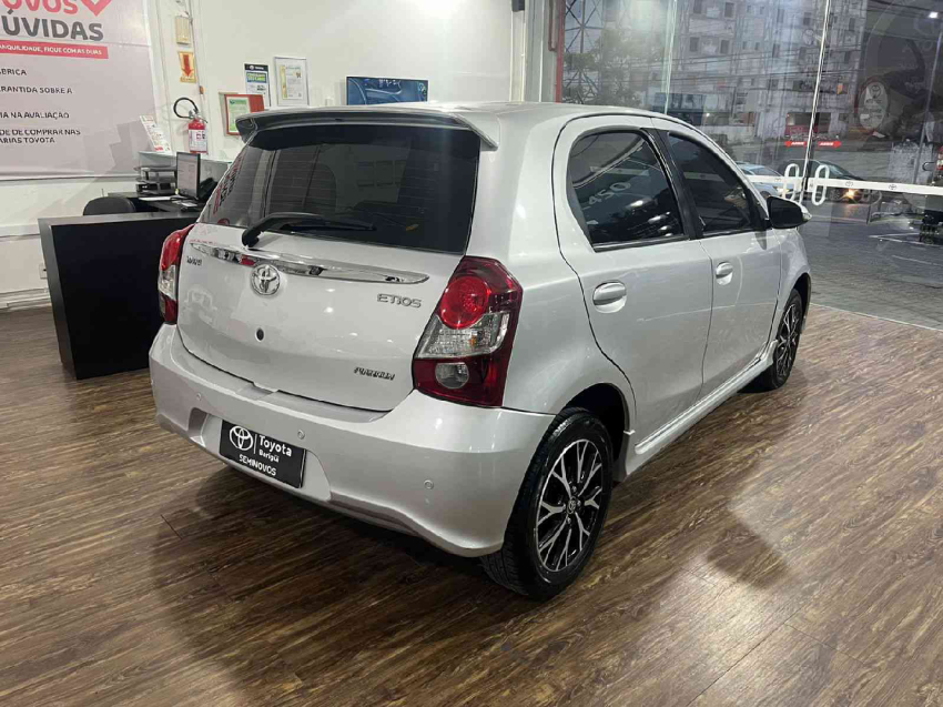 etios hatch platinum automatico