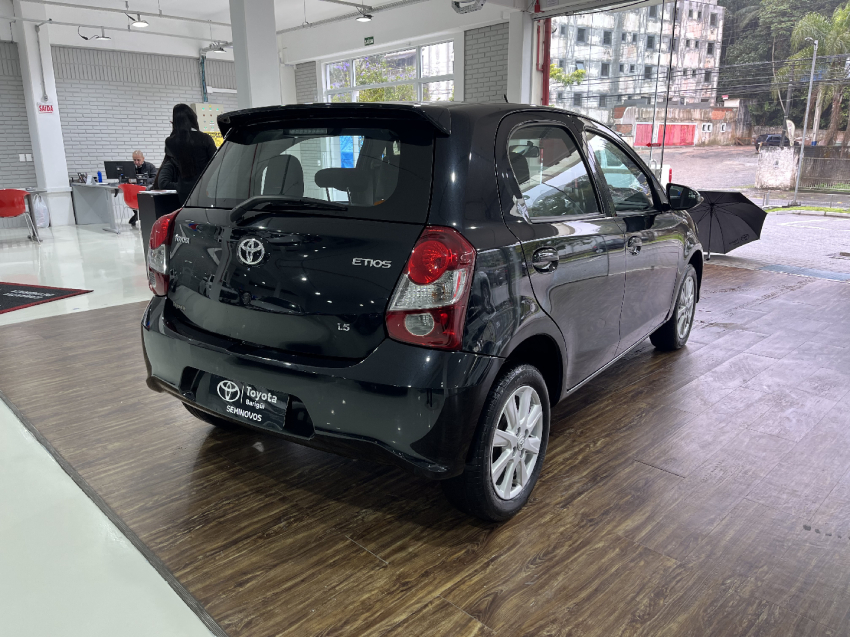 etios hatch x plus 1.5 16v