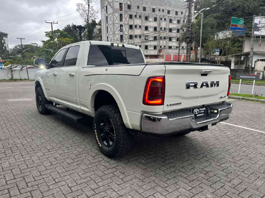 ram 2500 laramie crev cab 4x4 6,7 v6 365cv diesel