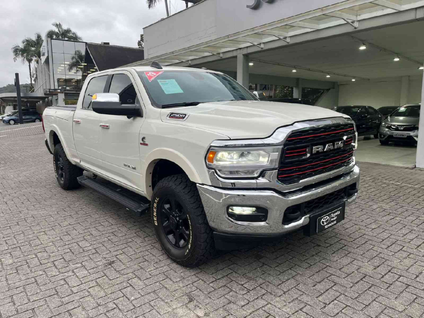 ram 2500 laramie crev cab 4x4 6,7 v6 365cv diesel