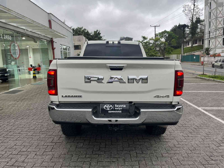 ram 2500 laramie crev cab 4x4 6,7 v6 365cv diesel