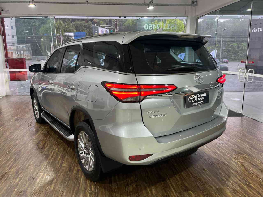 hilux sw4 2.8 d-4d turbo diesel5