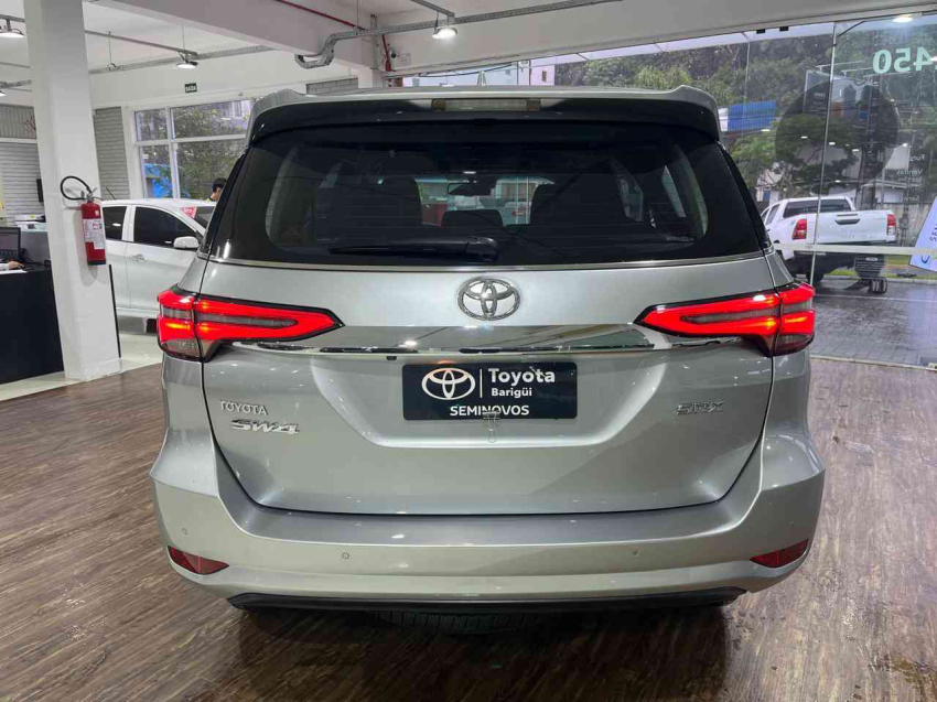 hilux sw4 2.8 d-4d turbo diesel4