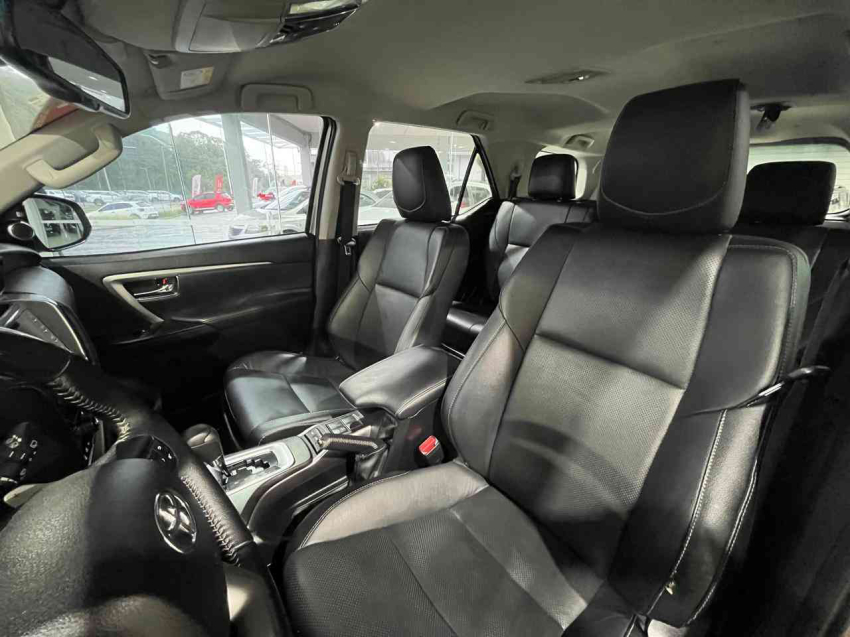 hilux sw4 2.8 d-4d turbo diesel9