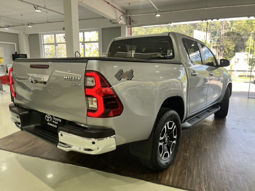 hilux cd dsl 4x4 srx 2.8 diesel6