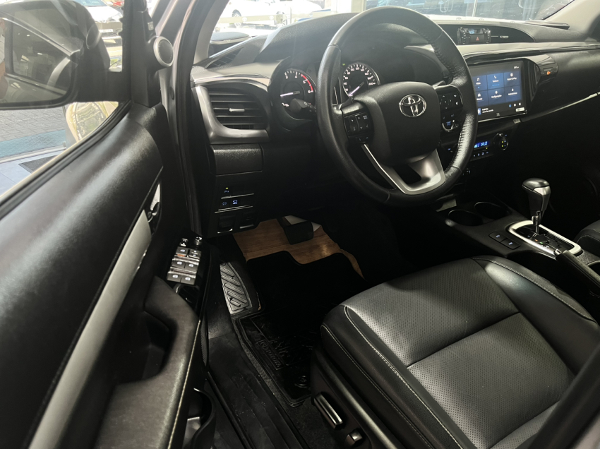 hilux cd dsl 4x4 srx 2.8 diesel11