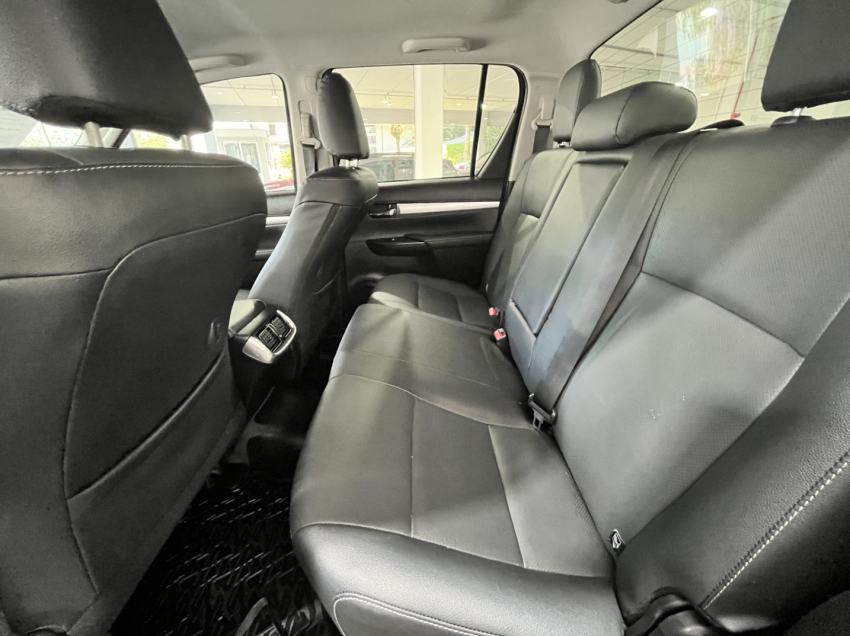 hilux cd dsl 4x4 srx 2.8 diesel15