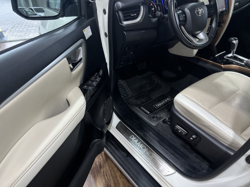 sw4 2.8 srx diamond 4x4 7 lugares12