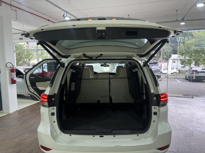 sw4 2.8 srx diamond 4x4 7 lugares11