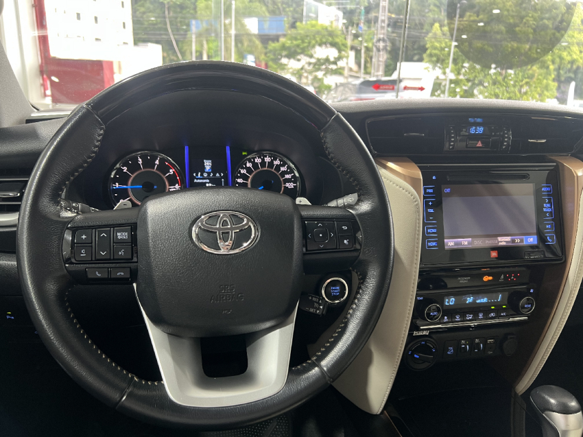 sw4 2.8 srx diamond 4x4 7 lugares15