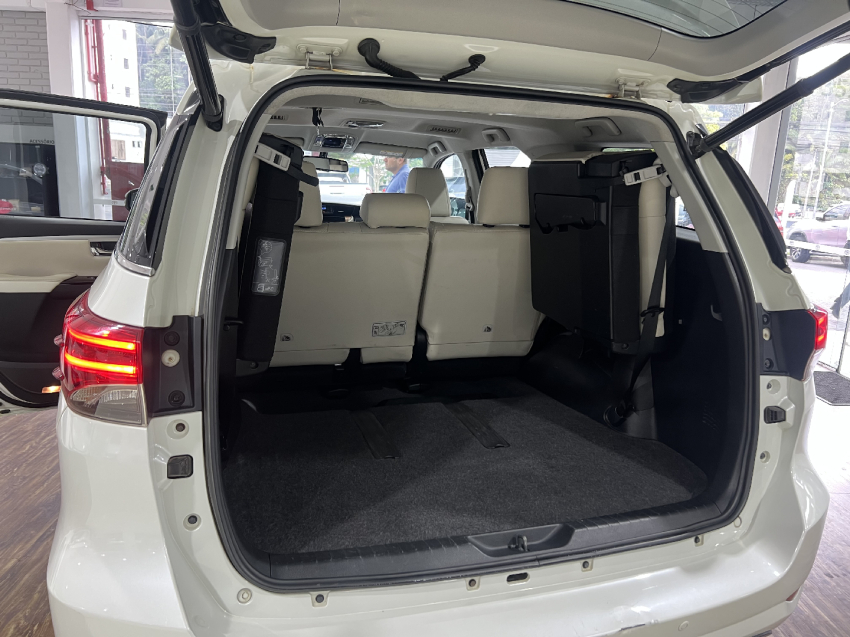 sw4 2.8 srx diamond 4x4 7 lugares10