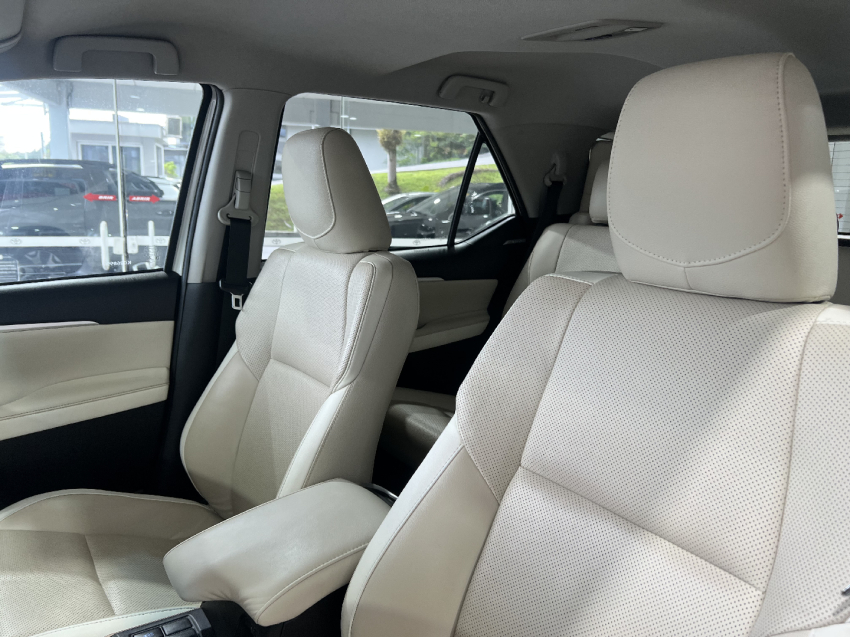 sw4 2.8 srx diamond 4x4 7 lugares14