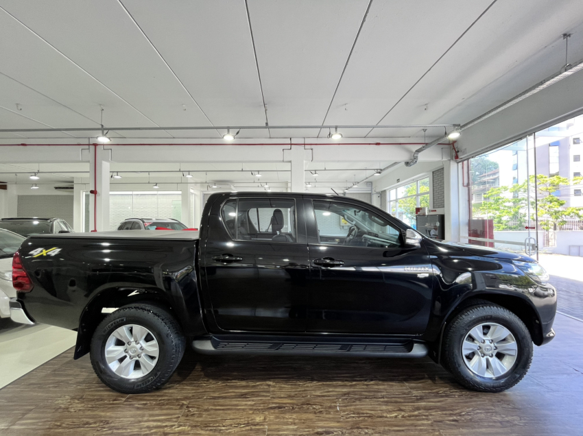hilux srv 2.7  flex11