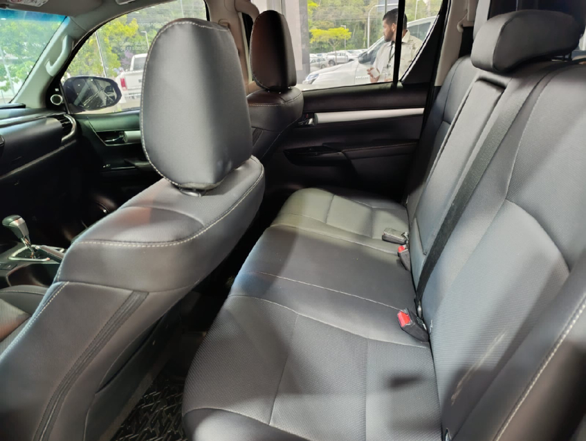 hilux srx 2.8 diesel6