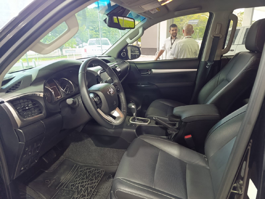 hilux srx 2.8 diesel10