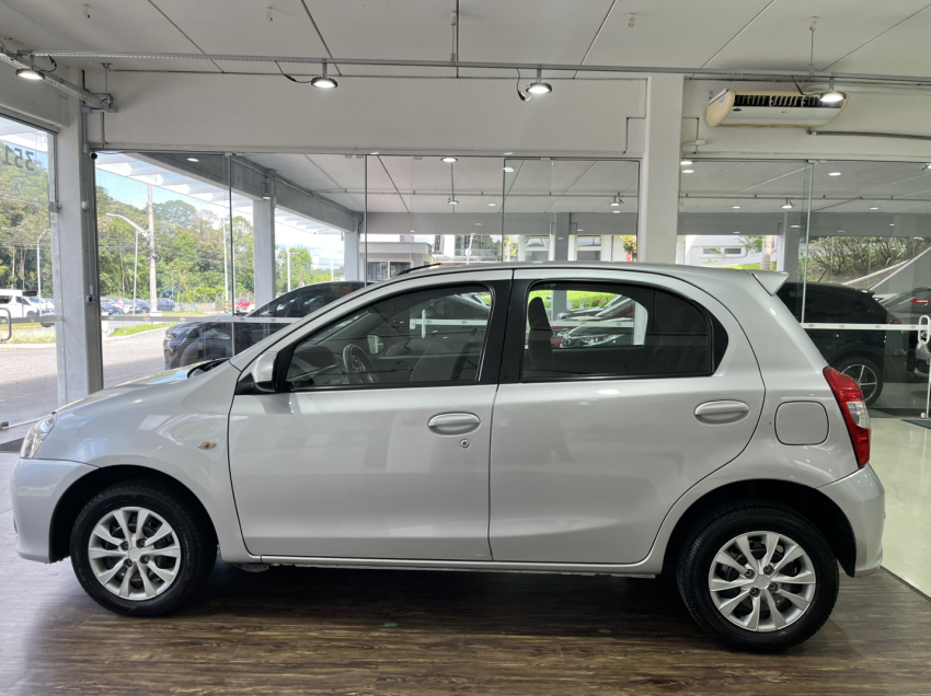 toyota etios hatch xs automatico - cautelar reprovada6
