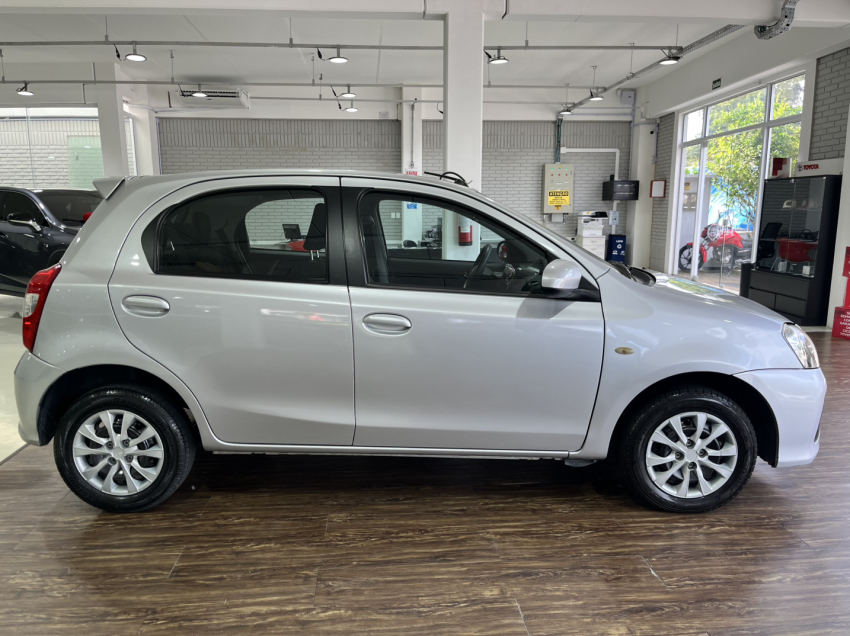 toyota etios hatch xs automatico - cautelar reprovada2