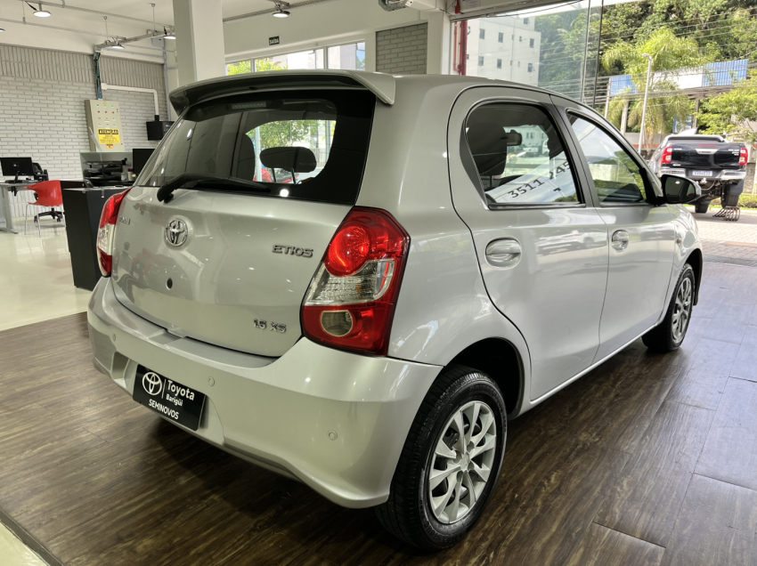 toyota etios hatch xs automatico - cautelar reprovada3