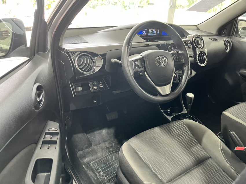 toyota etios hatch xs automatico - cautelar reprovada8