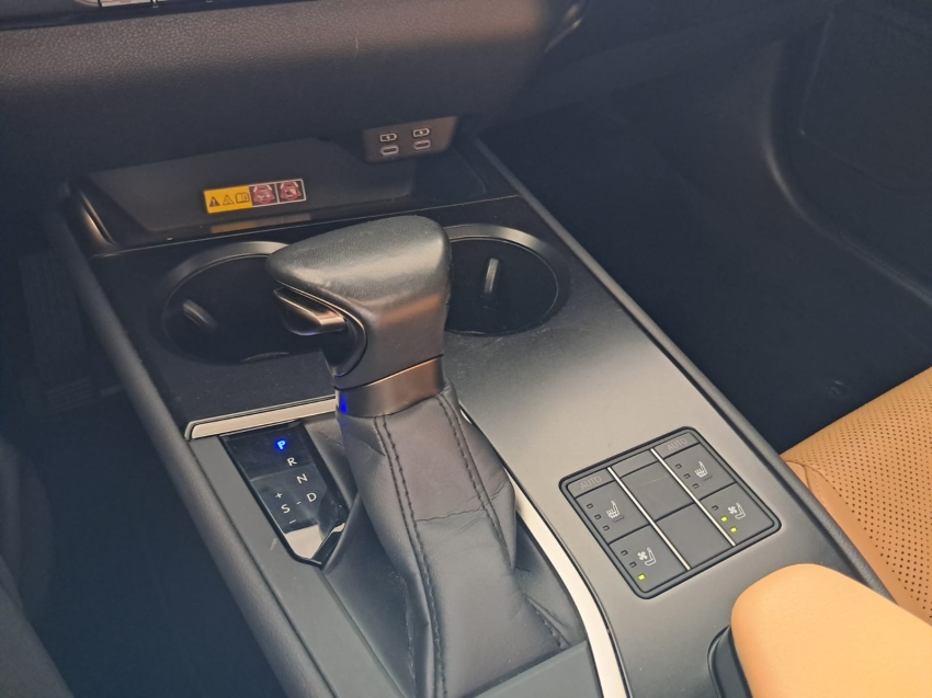 lexus ux 250h luxury 2.0 cvt14